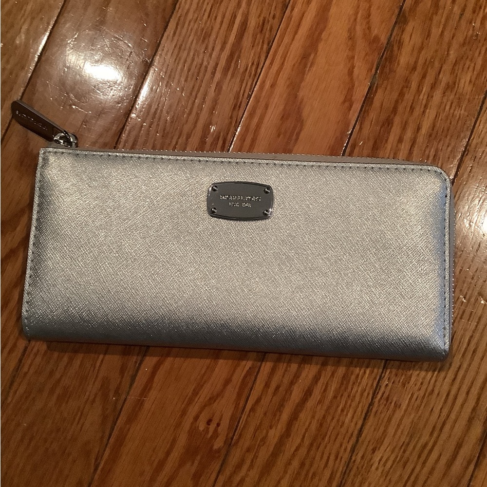 NWOT Michael Kors Wallet